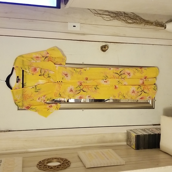 Ups And Downs Tops - New - Yellow floral kimono